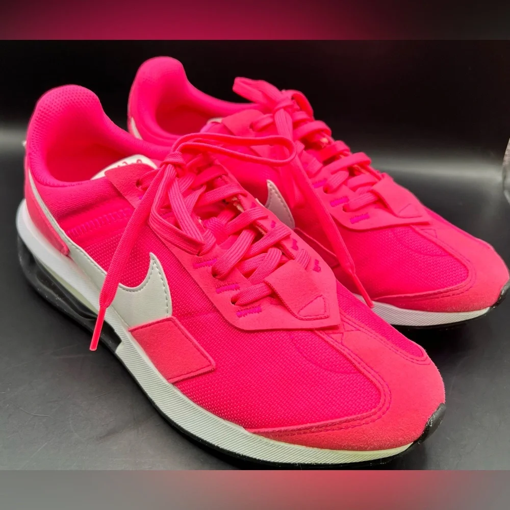 Nike Air Max- Women's Pink Pre Game Athletic Shoes-‎ Size:8.5